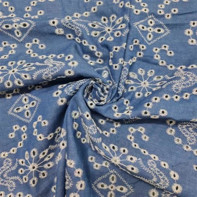 Tissu brodé en denim de coton